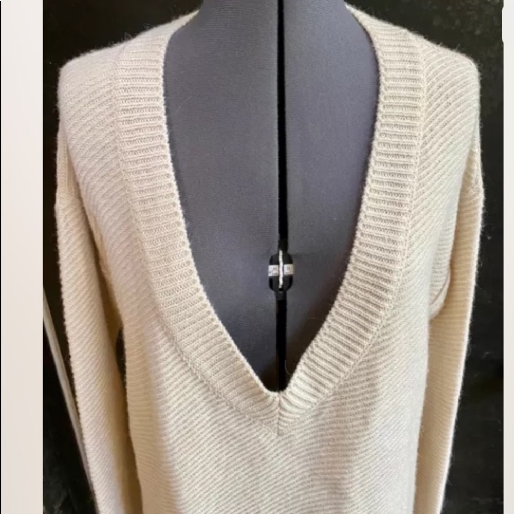 NEW ZARA BEIGE CREAM SWEATER TUNIC LENGTH ASYMMETRICAL DEEP V NECKLINE M NWOT - Picture 2 of 7